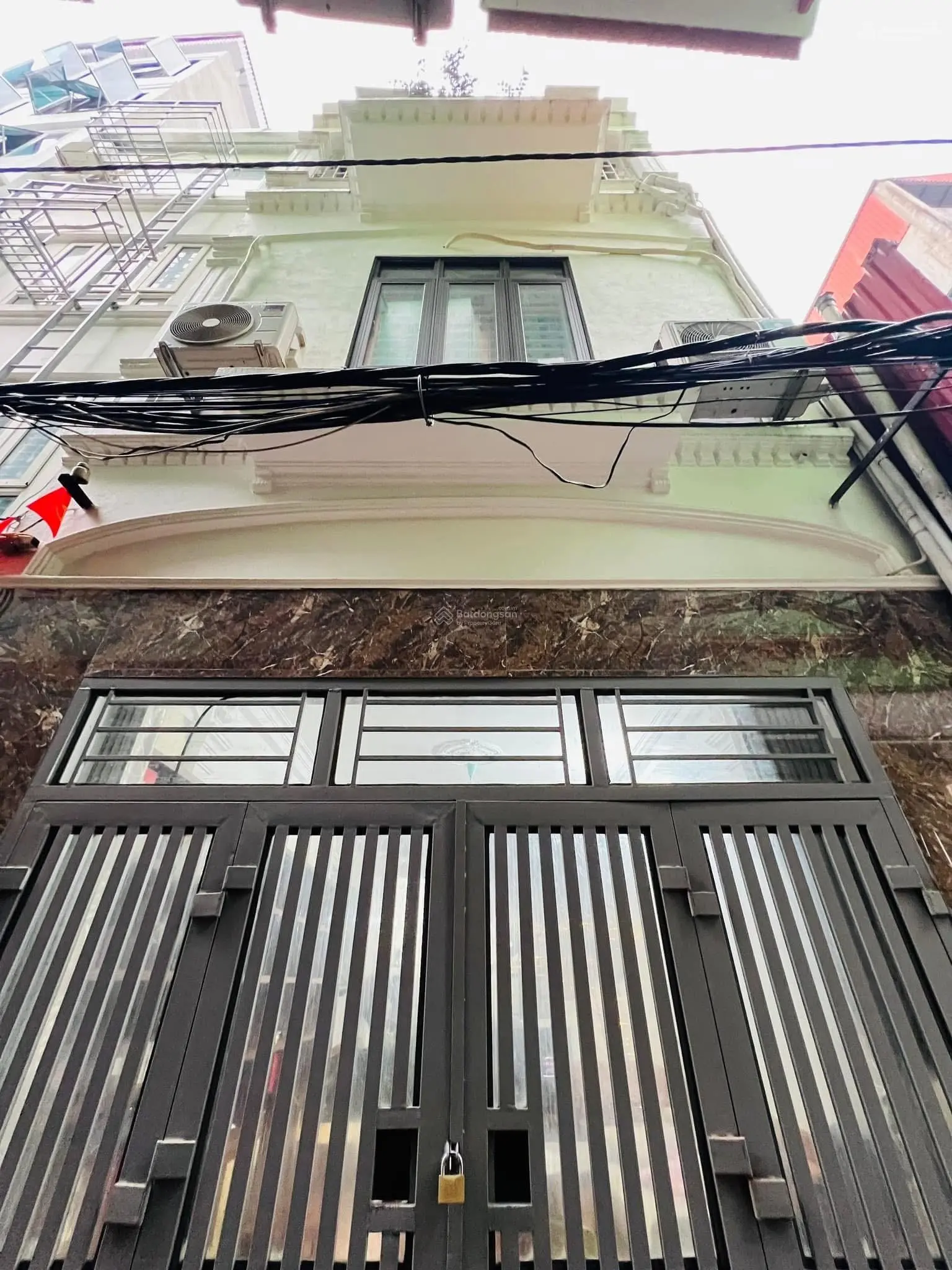 Mễ Trì 56m2 - dân xây nhà đẹp ở ngay - ở hoặc thêm tầng sửa thành CCMN - mặt ngõ 3 gác tránh xe máy