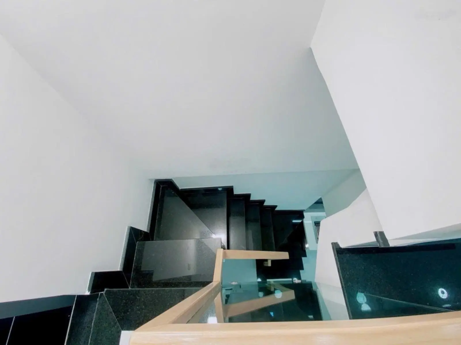 Bán nhà nhỏ phú nhuận dưới 2 tỷ huỳnh văn bánh dtsd 23m2 3 tầng hcđ