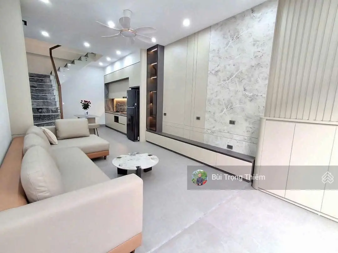 Bán nhà đối diện TTTM Aeon Long Biên, Full nội thất gần 40m2 giá 5.8 tỷ