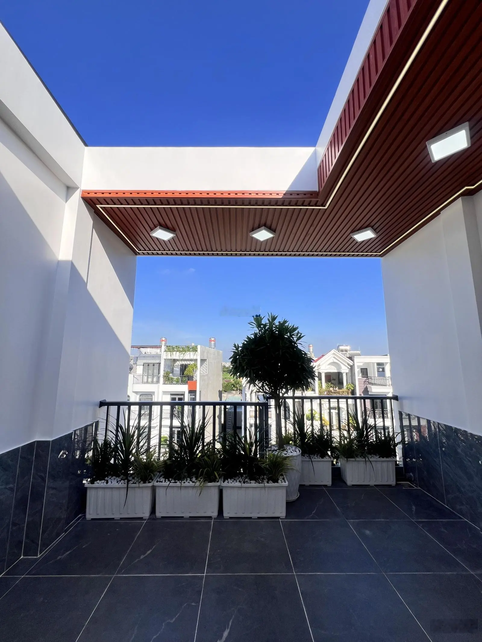 Nhà mặt rạch 4 x 22m ngay trường học đường Tô Ngọc Vân Q12