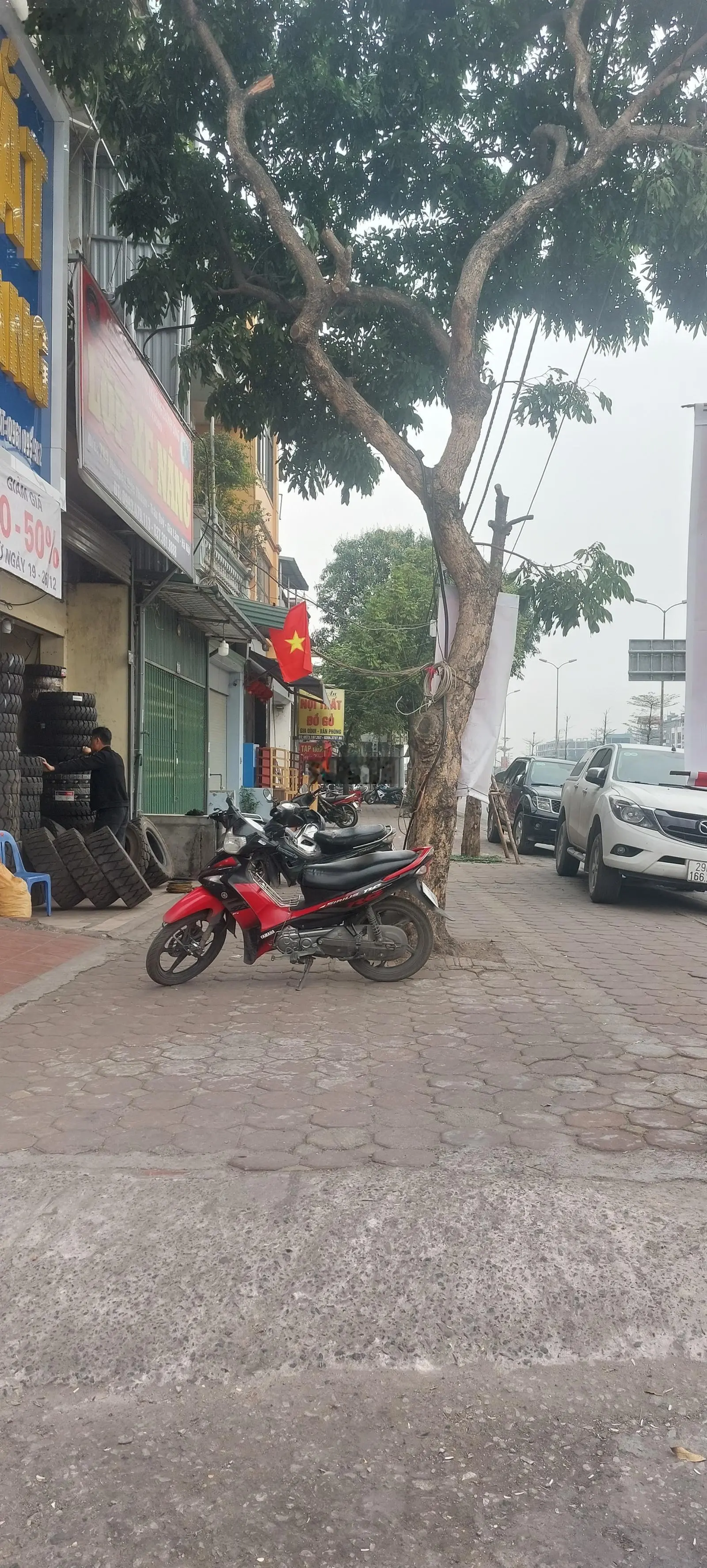 Cần bán nhà mái bằng mặt đường 40m Nguyễn Đức Thuận kinh doanh cực đỉnh, vỉa hè rộng Gia Lâm Hà Nội