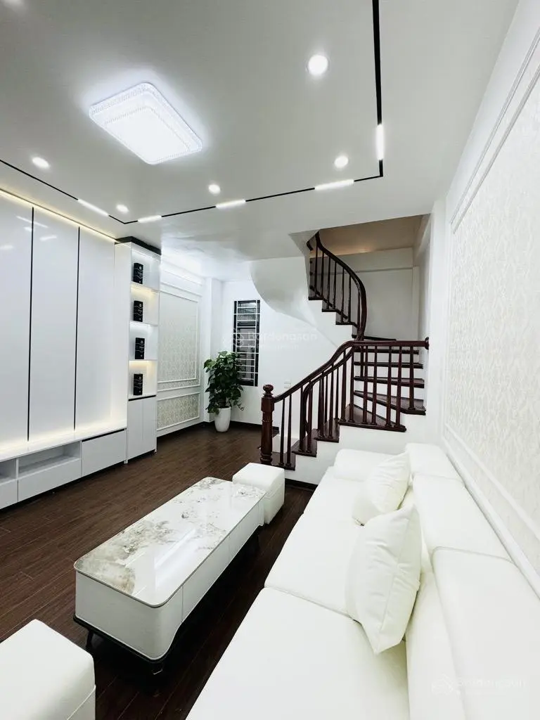 Hai bà trưng, cực hiếm  siêu phẩm, 5 tầng 25m2, đẹp như mơ, gần ô tô, full nội thất, sổ nét căng