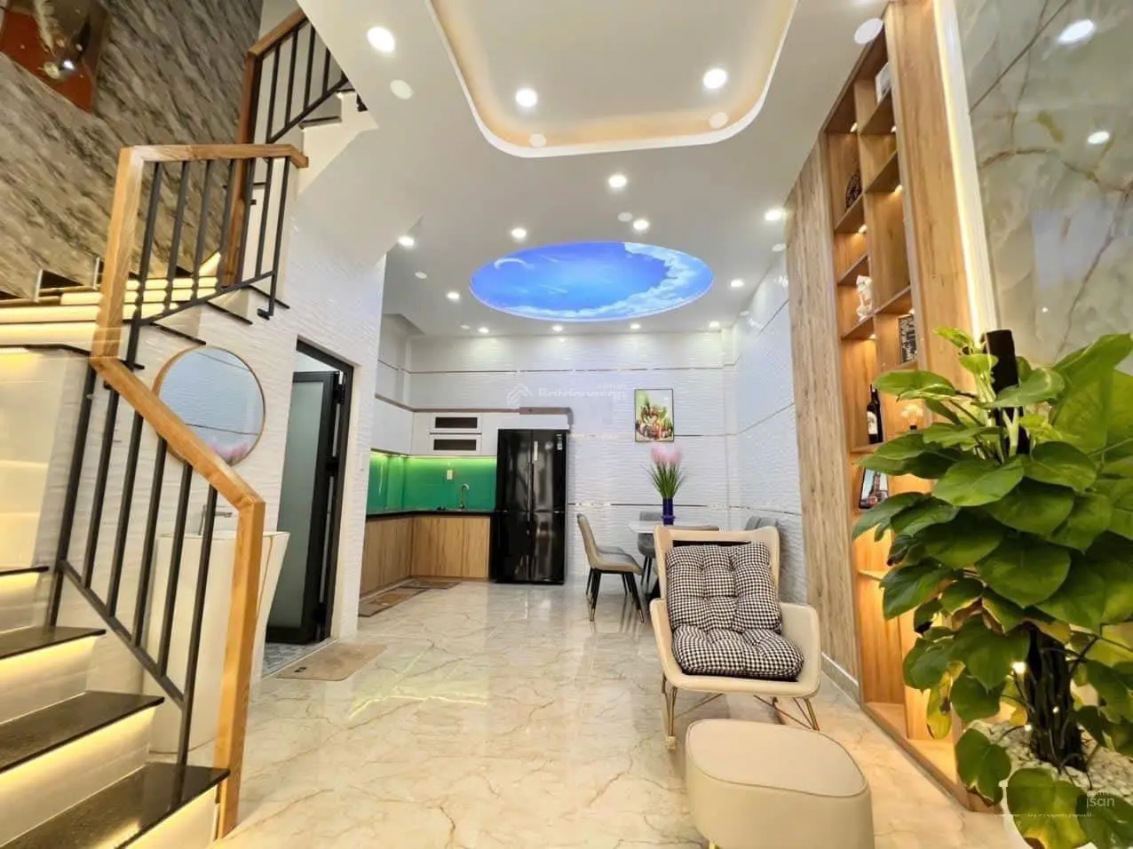 Nhà bán ngộp đường Trần Quốc Thảo, Quận 3, 65m2, (sổ hồng riêng)
