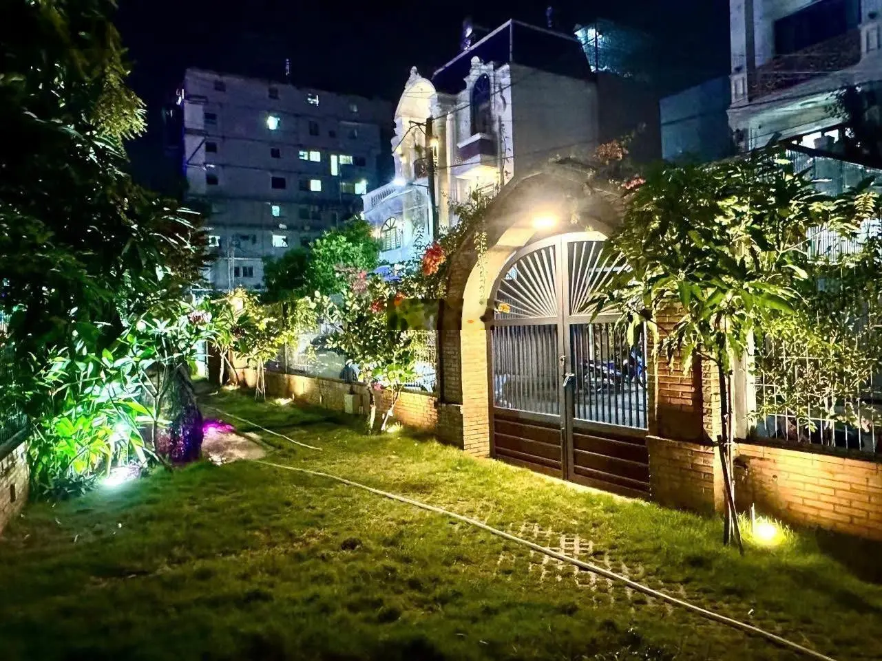Nhà vườn nghỉ dưỡng - Lê Văn Chí - Linh Trung - Thủ Đức - 2 tầng BTCT - kiến trúc siêu đẹp