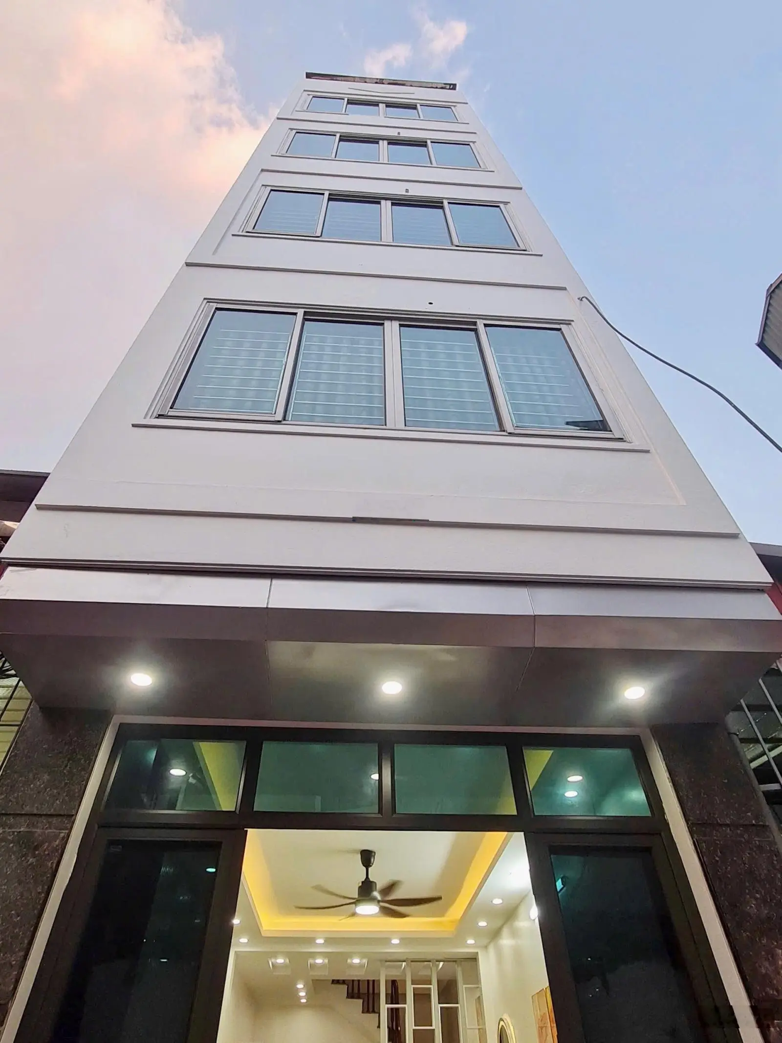 Nhà dân xây riêng cực đẹp thoáng 2 mặt ở 180 Phú Mỹ - Mỹ Đình . trước nhà có sân để đc 20 xe