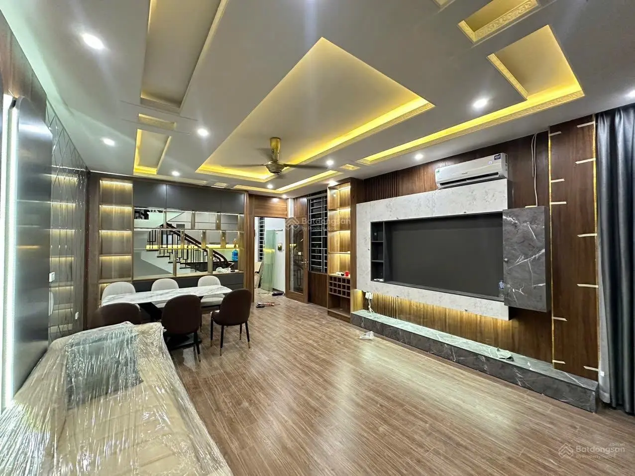 Bán nhà mặt đường kinh doanh lô góc - ô tô tránh - nhà full nội thất - trung tâm cự khối