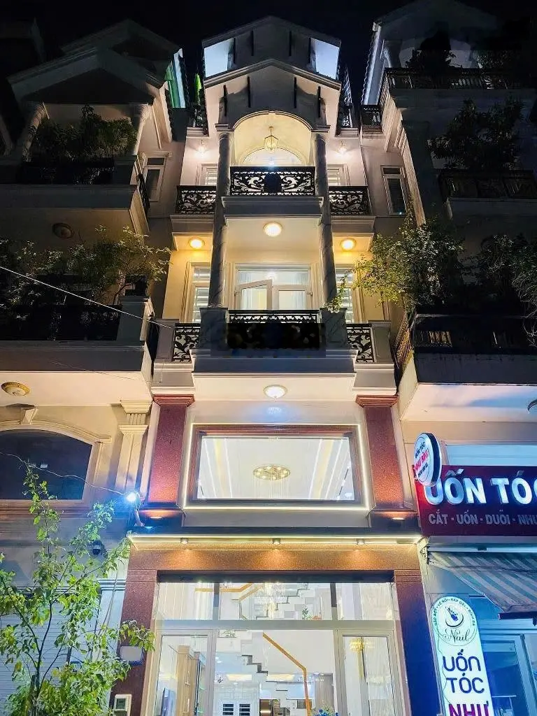 Tôi cần bán nhà mặt tiền đang cho thuê kinh doanh 31tr Thái Phiên-Q11.Gần chợ Bình Thới. Giá 3tỷ360