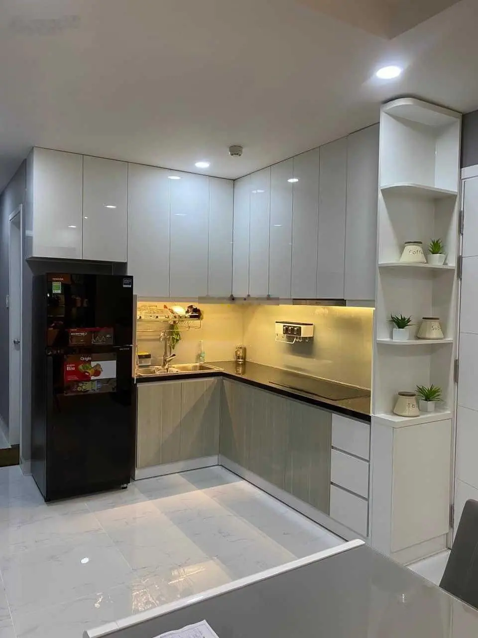Bán chung cư The Useful (Era Lạc Long Quân) 62m2, 2PN, 2WC, giá 2.1 tỷ. LH: 0903 318 *** Minh