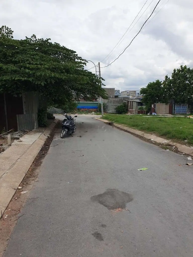 Đất MT Đường thông 6m gần trạm y tế xuân thới đông , chợ chữ S