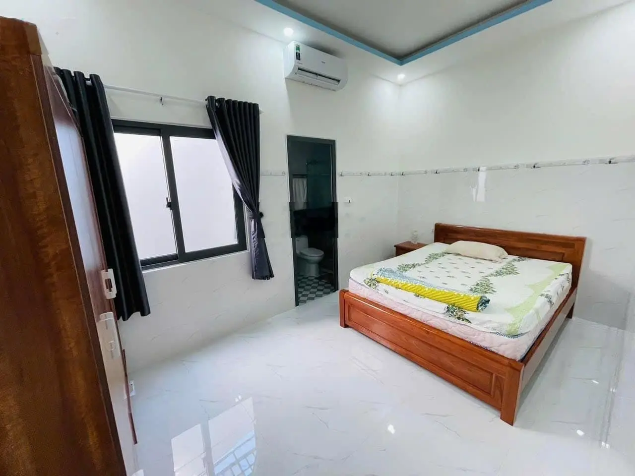 Bán nhanh nhà đẹp Phạm Ngọc Thạch, thị trấn Đạ tẻh.