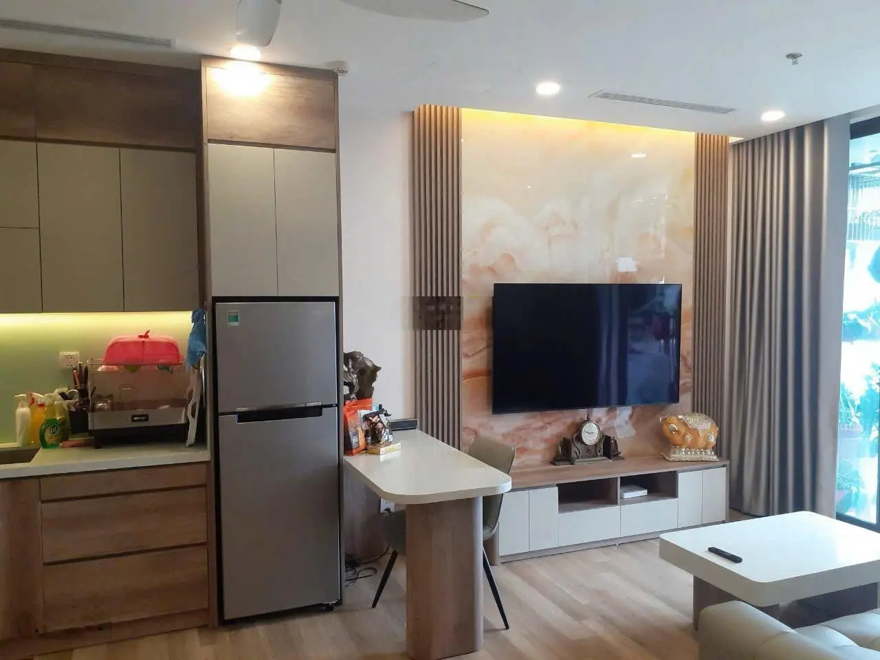 Bán căn Sol Forest Ecopark, 1 ngủ 45m² - đủ đồ, hướng Nam mát mẻ, giá 2,x tỷ bao phí