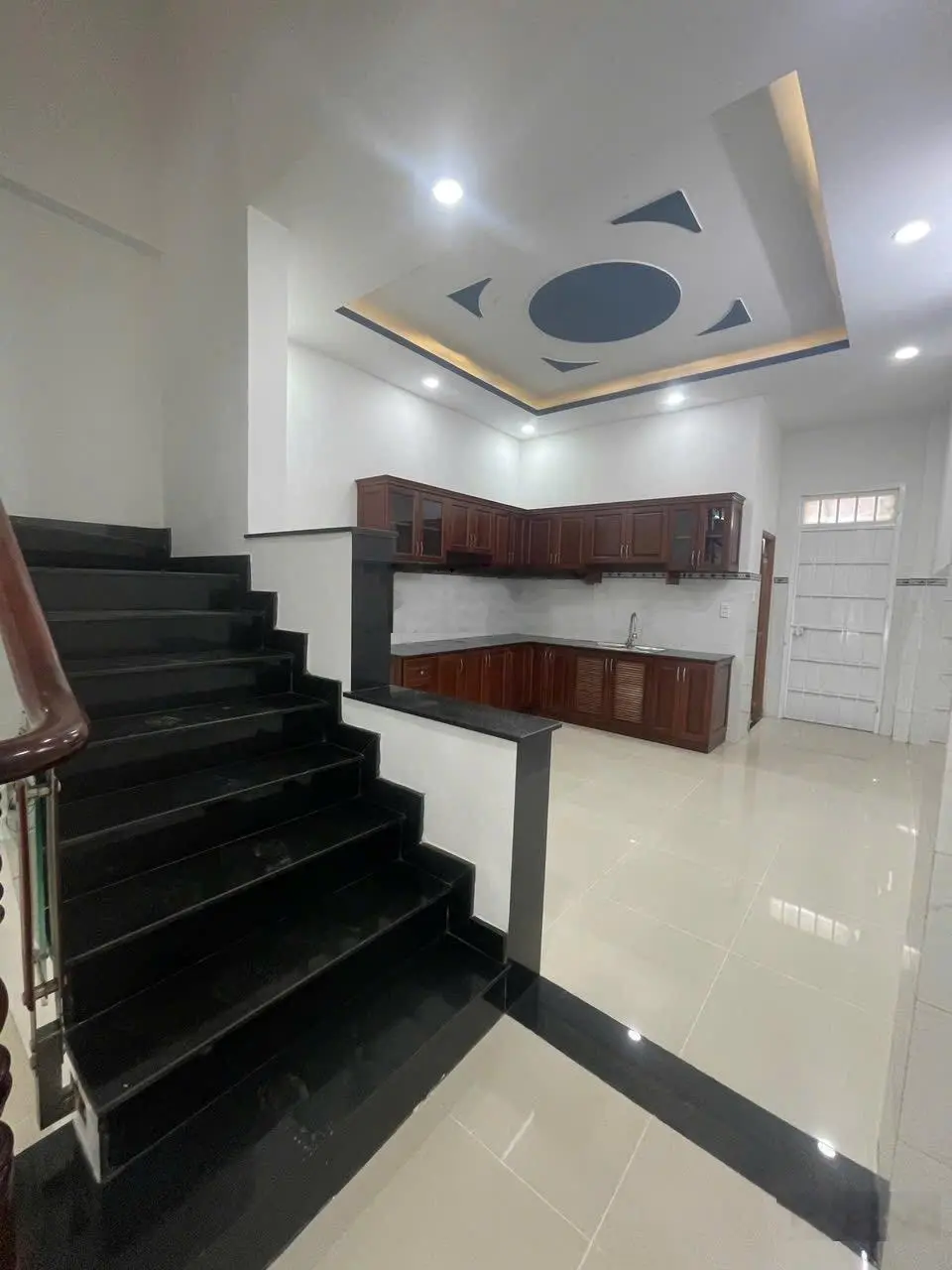 Bán gấp nhà phố 3 tầng hoàn công trong khu dân cư đồng bộ ngay cổng KCN Tân Đông Hiệp B
