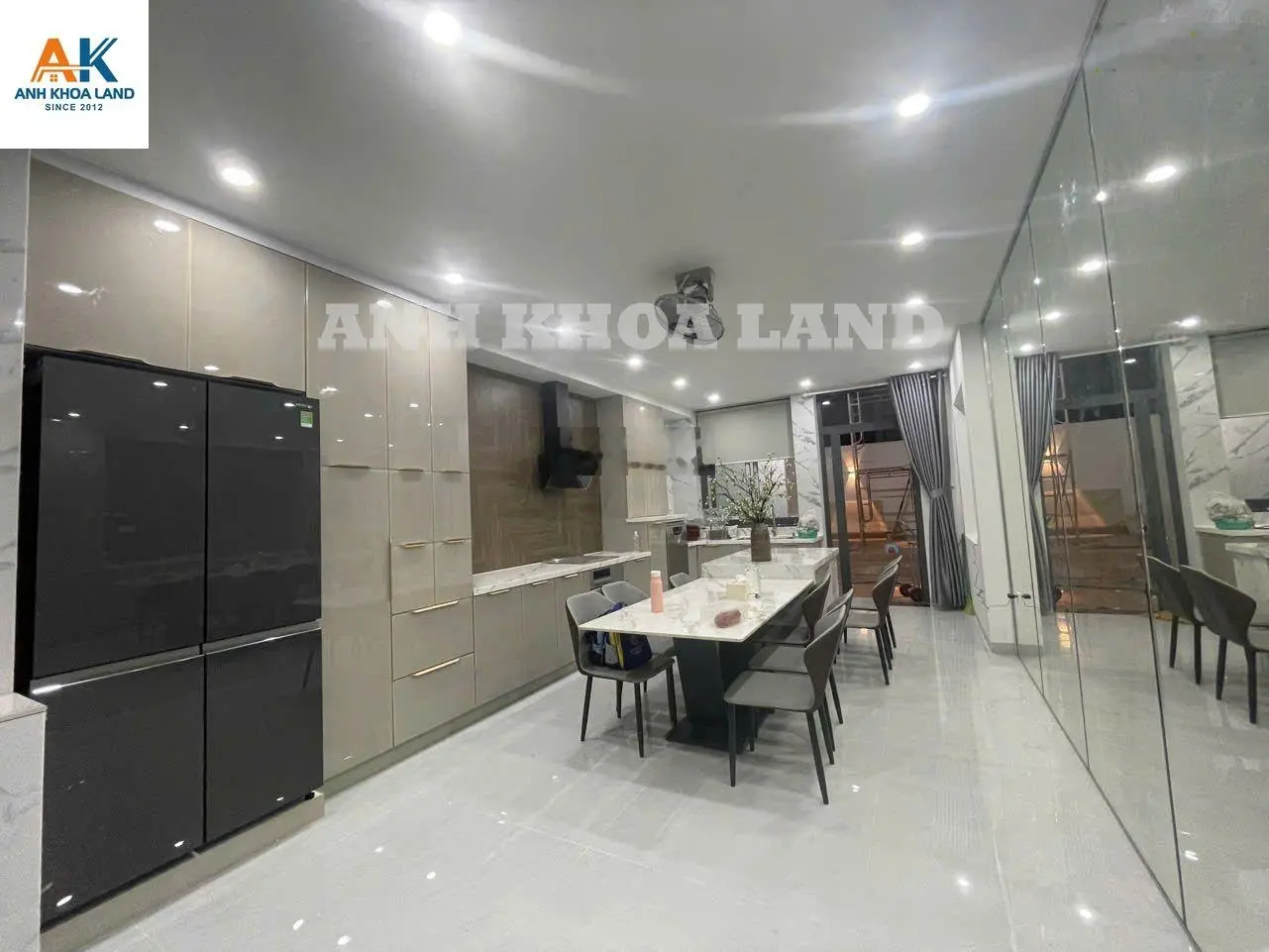 Nhà đẹp ở ngay ngay trường học 1 trệt 1 lửng 2 lầu, 122m2, 4PN, 4WC, Quận 9, HCM, 12.8 tỷ