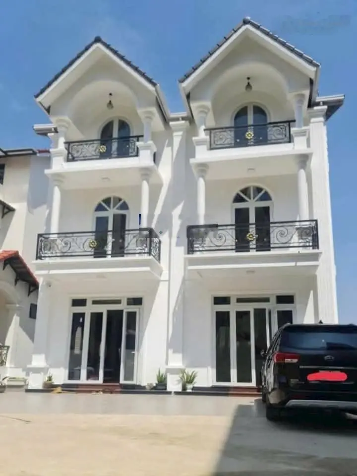 Bán villa Trịnh Hoài Đức, Tp Đà Lạt. Xây làm 2 căn giống nhau. View thung lũng