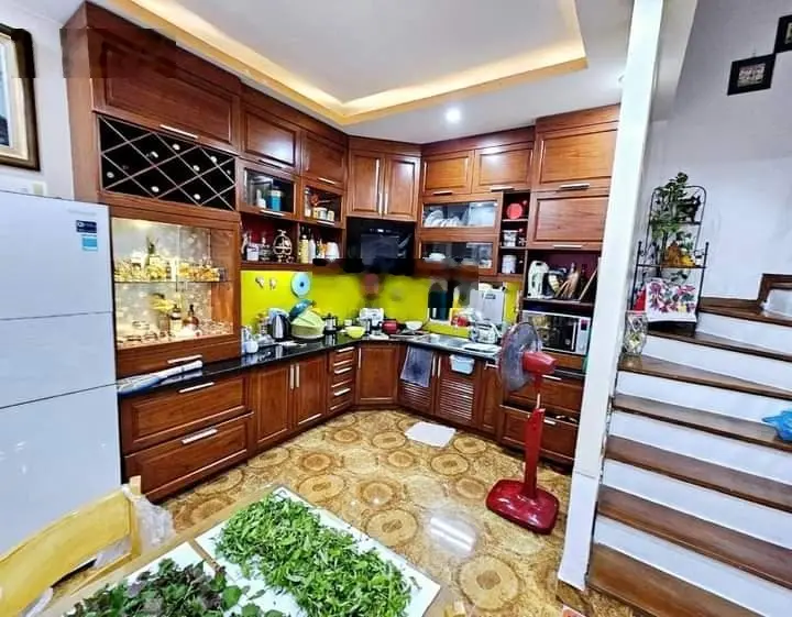 Siêu rẻ! Nhà riêng Huỳnh Thúc Kháng, Đống Đa, phân lô, ô tô, vỉa hè, ngõ thông, 5T*68m2