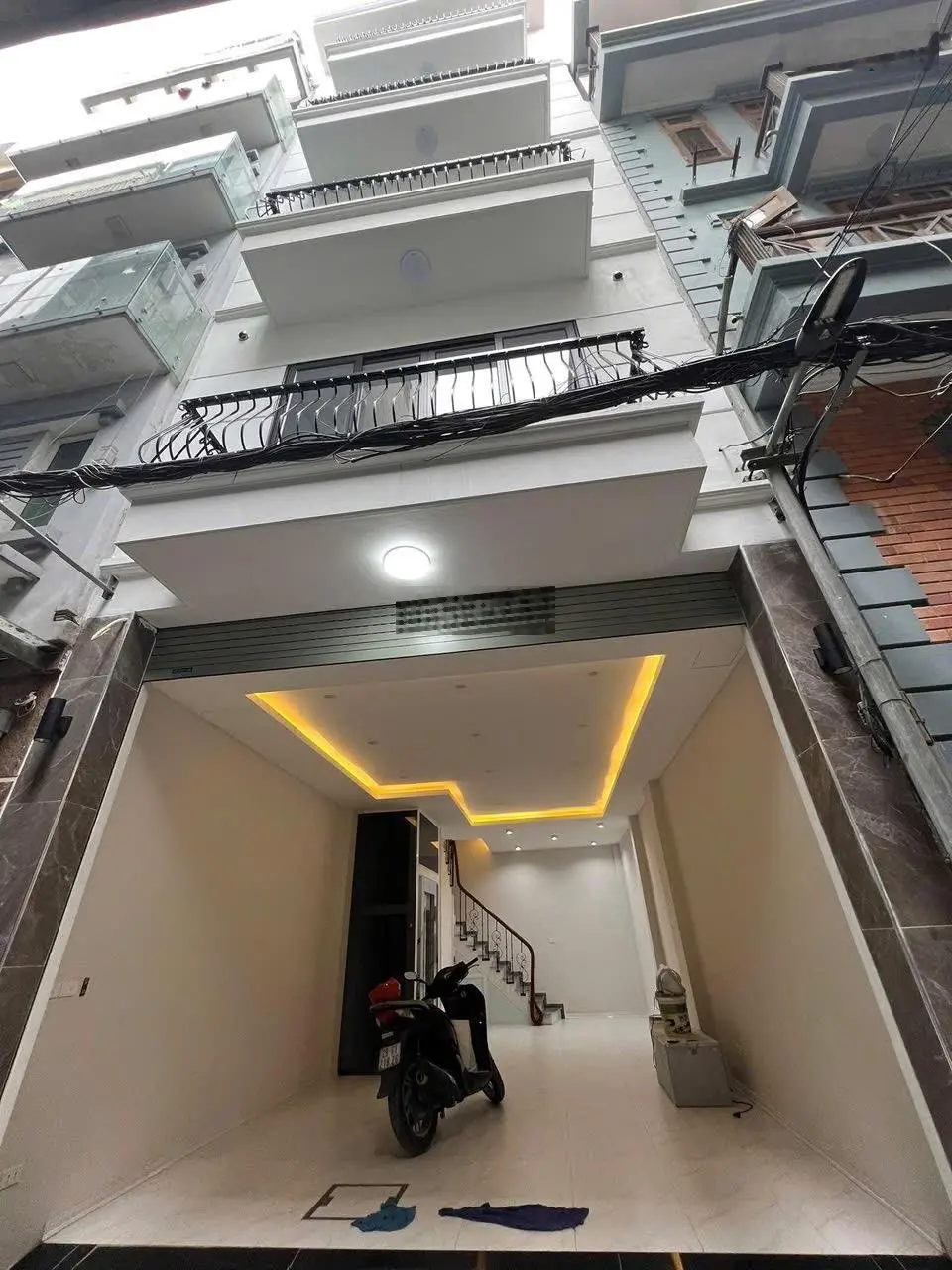 Thanh Xuân siêu phẩm đẹp thang máy ô tô vào nhà 50 m2 - 6 tầng - chỉ 16.7 tỷ