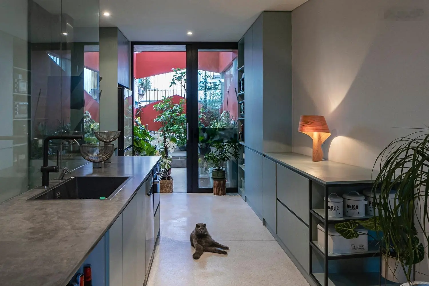 Bán nhà đẹp, thiết kế độc lạ 3 lầu + sân thượng 75m2 - SHR - Quận 12 - Giá tốt 3 tỷ 879 TL