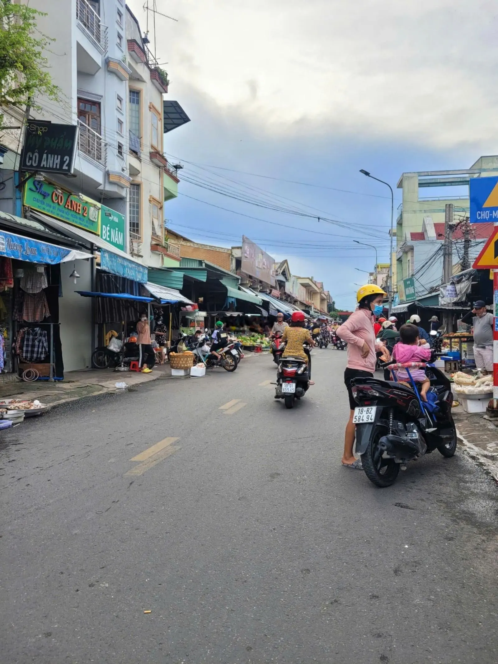 Bán nhà 1 trệt 1 lầu MT đường Cô Bắc chợ Dĩ An 1, P. Dĩ An, tp Dĩ An