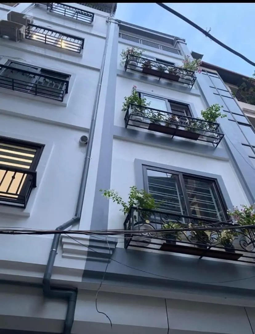 Bán nhanh. Lạc Long Quân - nhà mới - 37m2 x 5 tầng - oto 4 chỗ để trong nhà - giá tốt: 8.15 tỷ