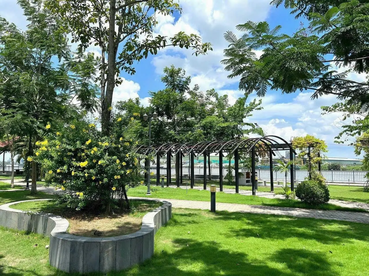 Siêu phẩm view sông sở hữu nhà phố ngay trung tâm bến lức - chỉ 2,6 tỷ, nhận nhà ở shr