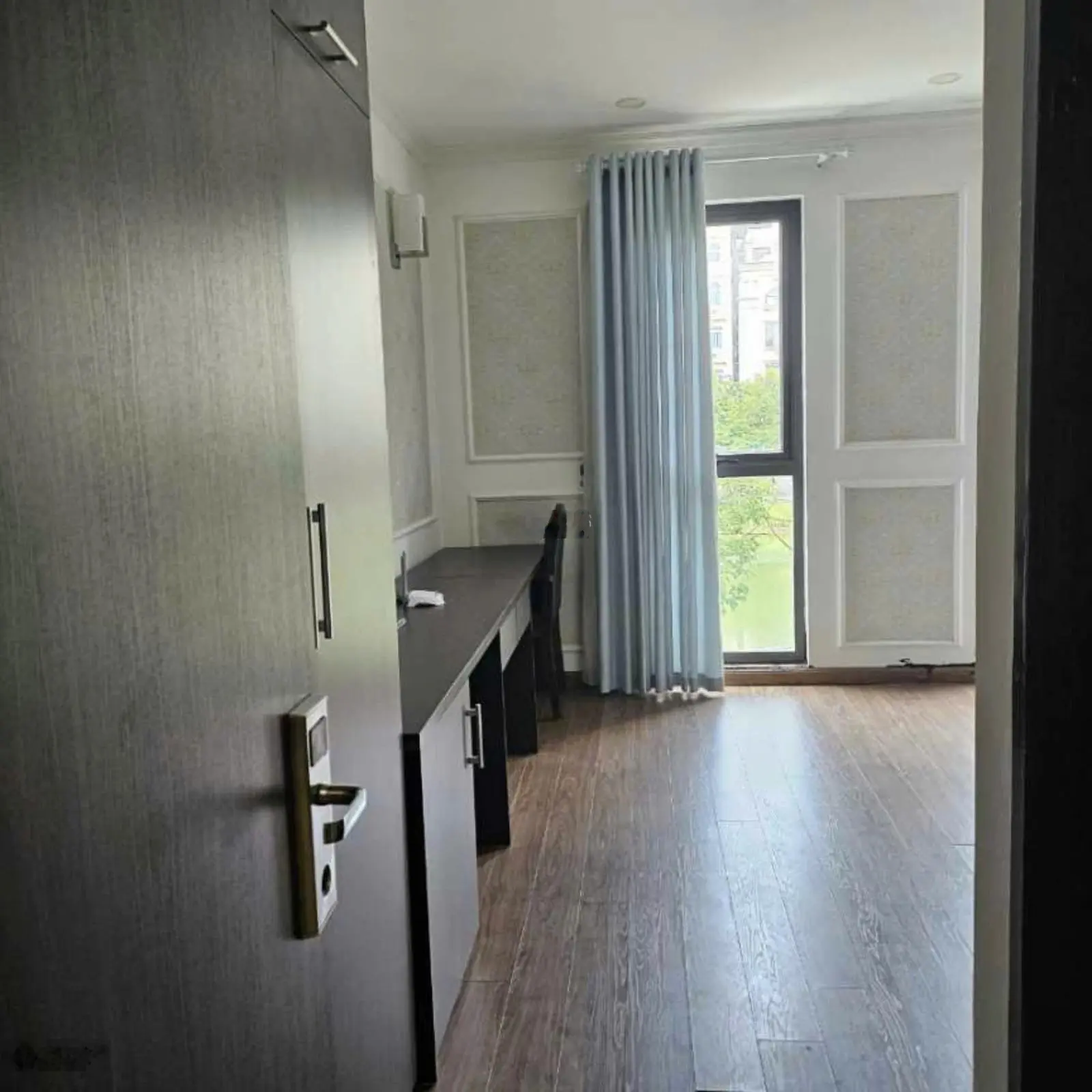 Em cần bán khách sạn view hồ 129m2, MT 10m, 20 phòng, K15 phường Ninh Xá, đang cho thuê 100tr/tháng