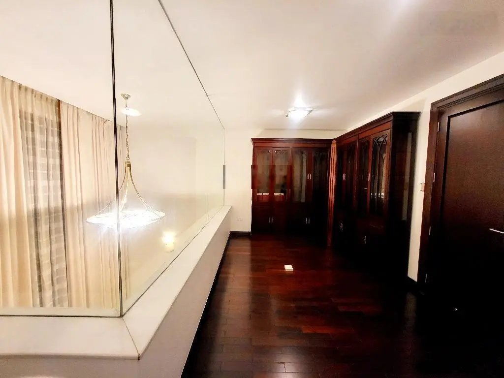 Cực phẩm MP Tô Ngọc Vân, view Hồ Tây - vỉa hè kinh doanh - thang máy, 100,6 m2, giá 71 tỷ