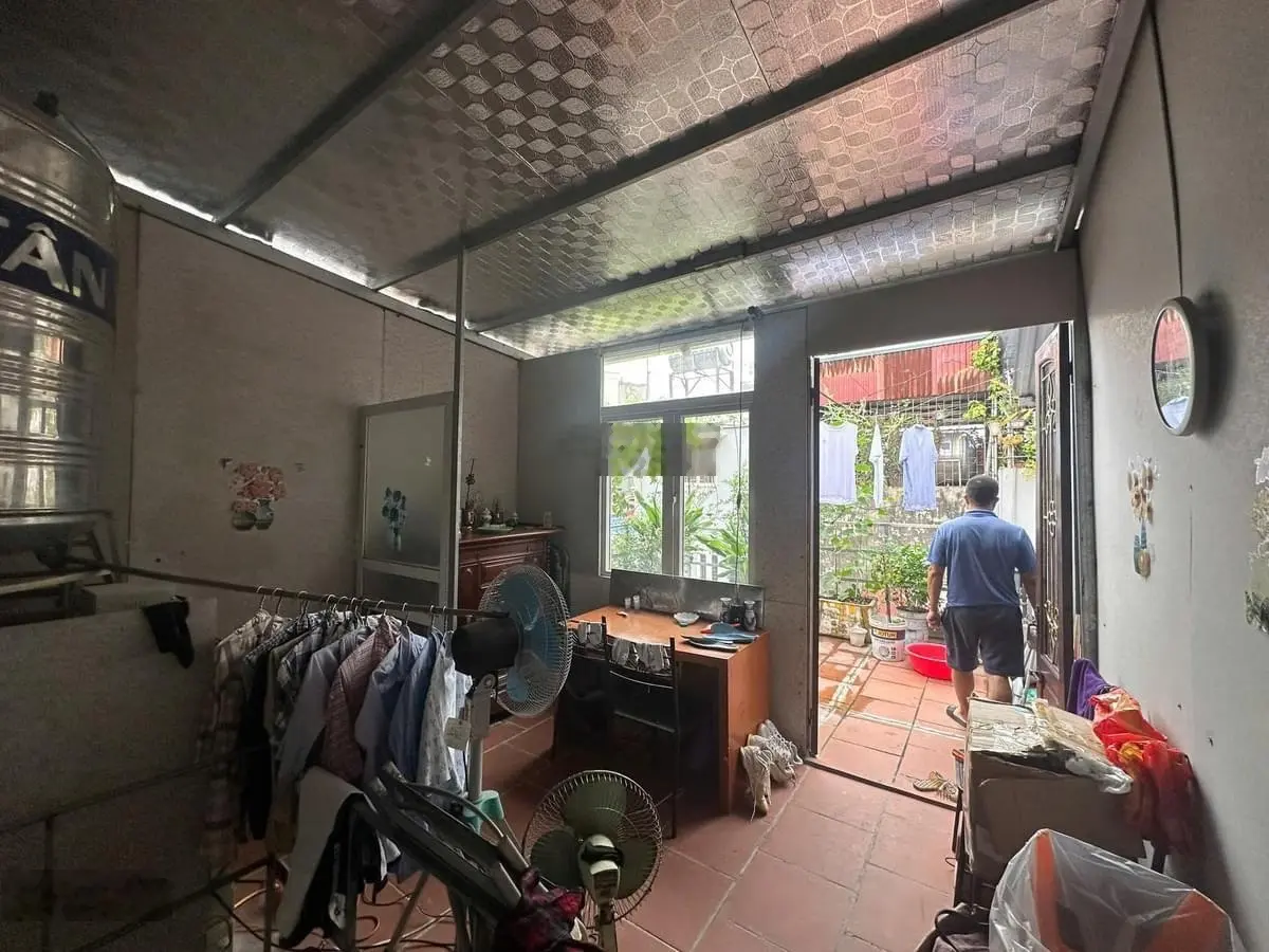 Bán nhà riêng sổ 20/SD 28m2 5 tầng mặt tiền 3.75m giá chỉ 4.6 tỷ ngay trung tâm Đống Đa 3PN