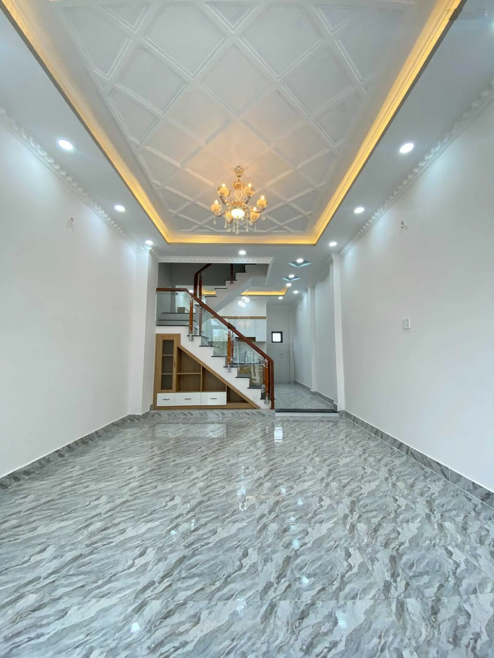 Kẹt tiền bán gấp nhà xây mới 2 lầu Lê Văn Lương