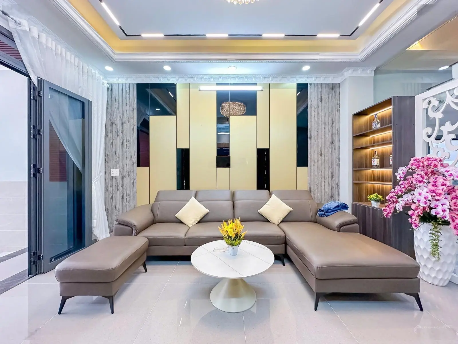Bán nhà sổ riêng 60m2 hoàn công 3 tầng đầy đủ nói thất gần quận 7 chỉ 300m