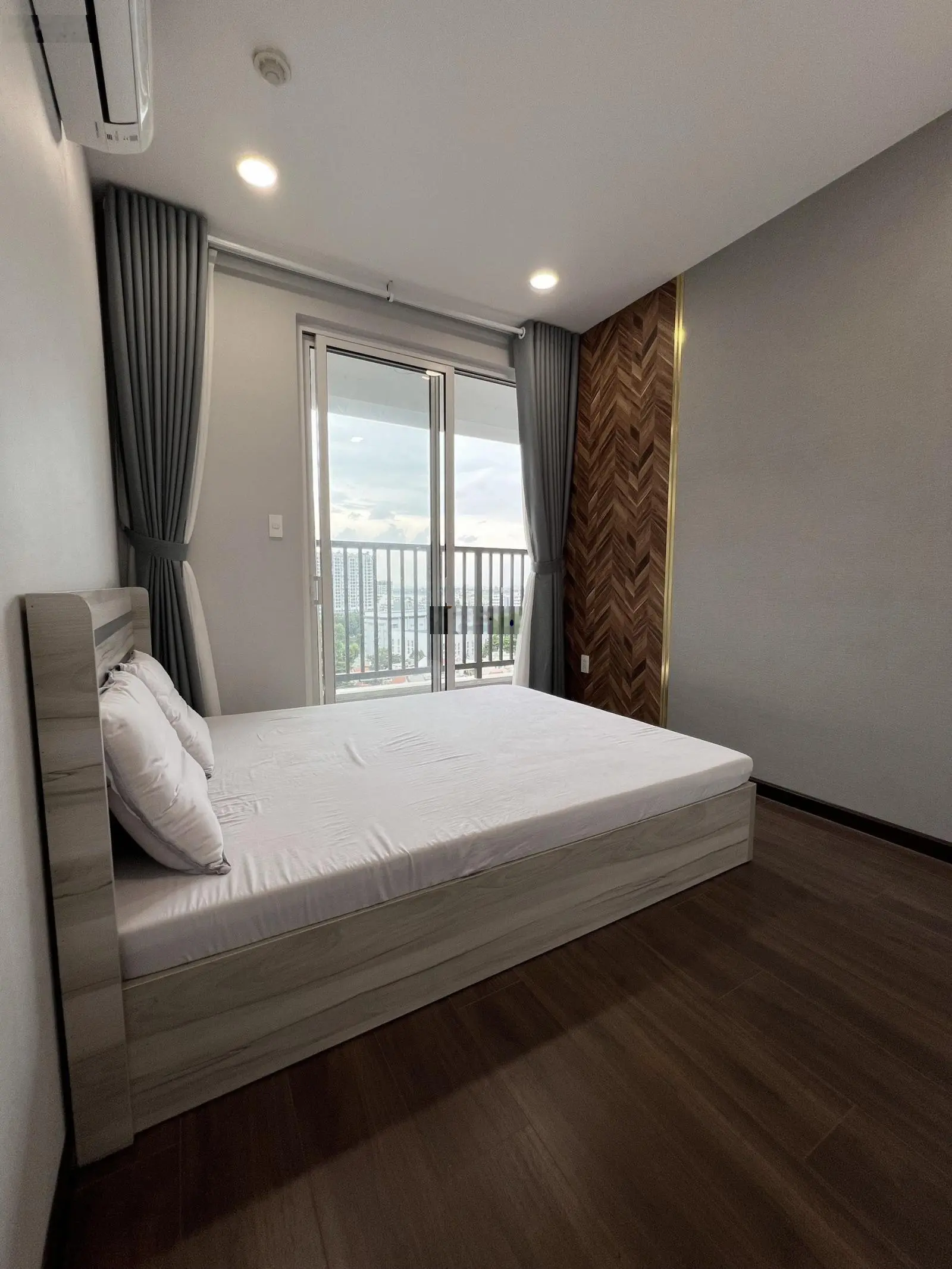 Bán Gấp Căn Hộ chung cư kingston Quận phú nhuận DT 120m2 3pn 2wc Giá 9,6ty LH 0907 909 *** Hùng