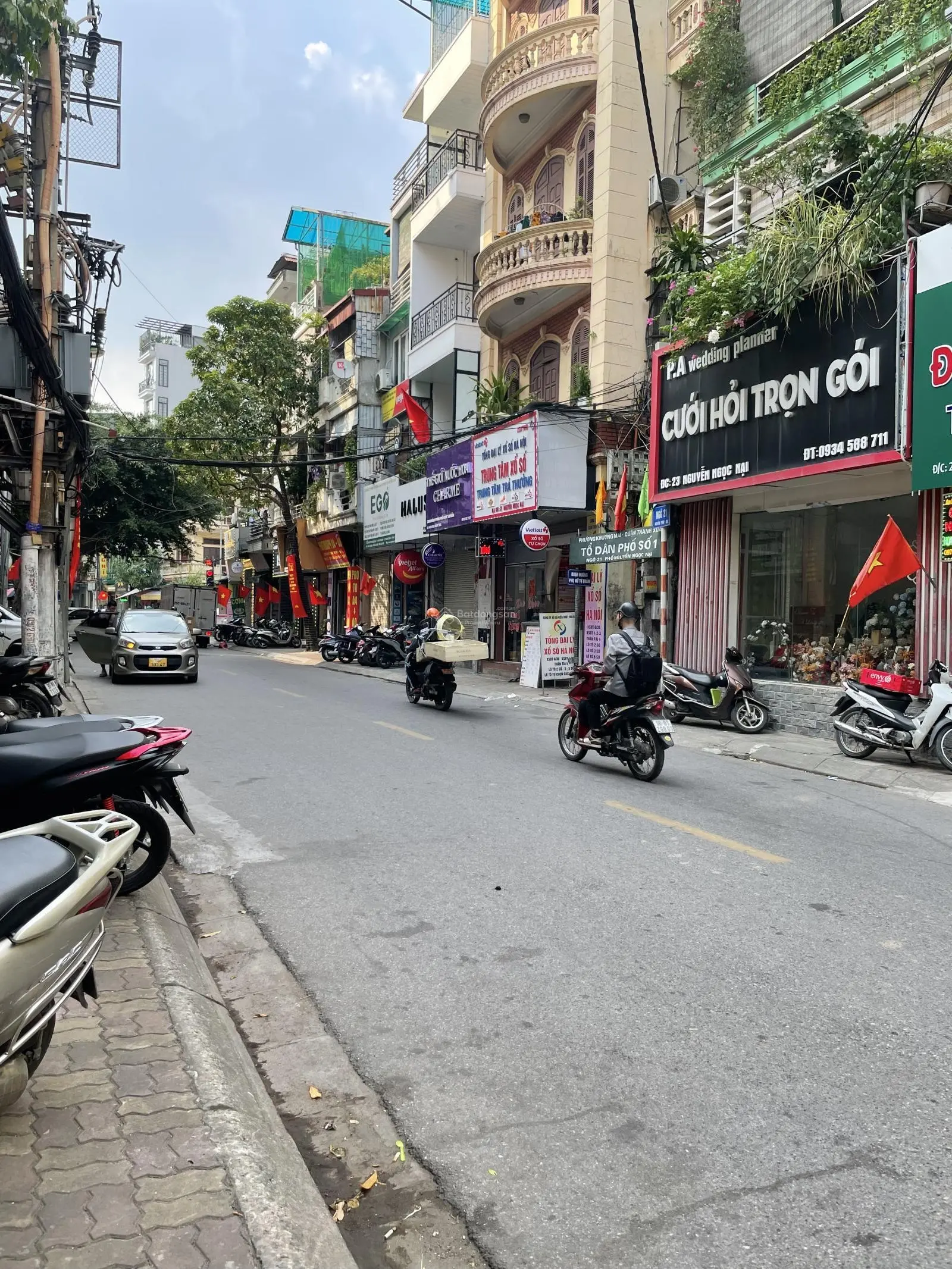 Bán miếng đấy duy nhất còn sót lại . Oto đỗ cửa ngày đêm . Vuông vắn . Diện tích lớn vị trí đẹp .