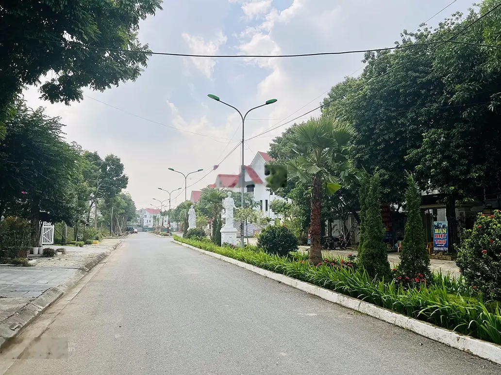 Bán căn biệt thự 235m2. Giá hơn 15 tỷ. LH 0962 204 ***