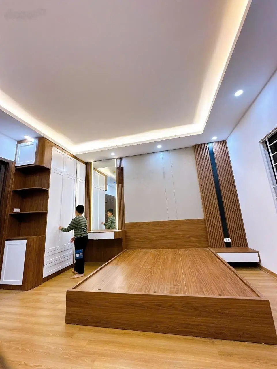 Bán nhà tây hồ - 52m - mt 4m - ô tô - ngõ thông - kinh doanh tốt - 3 bước ra hồ tây - 13tỷ9.