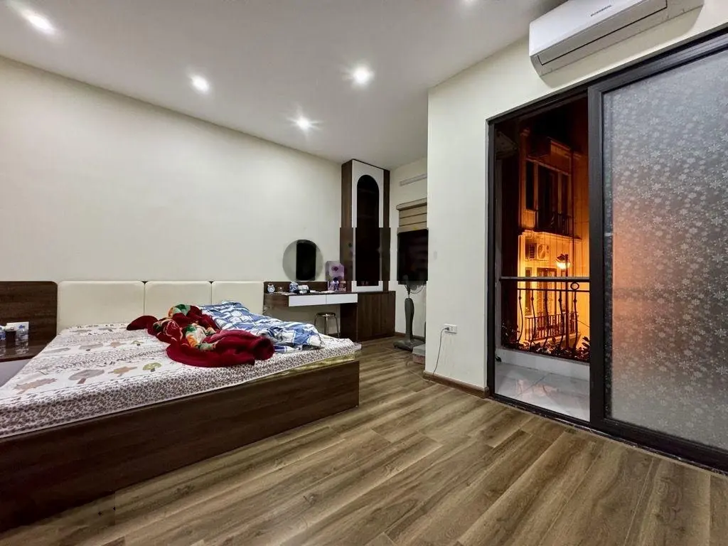 Bán nhà phố Minh Khai - 5 tầng đẹp long lanh - chỉ 200 triệu/m2