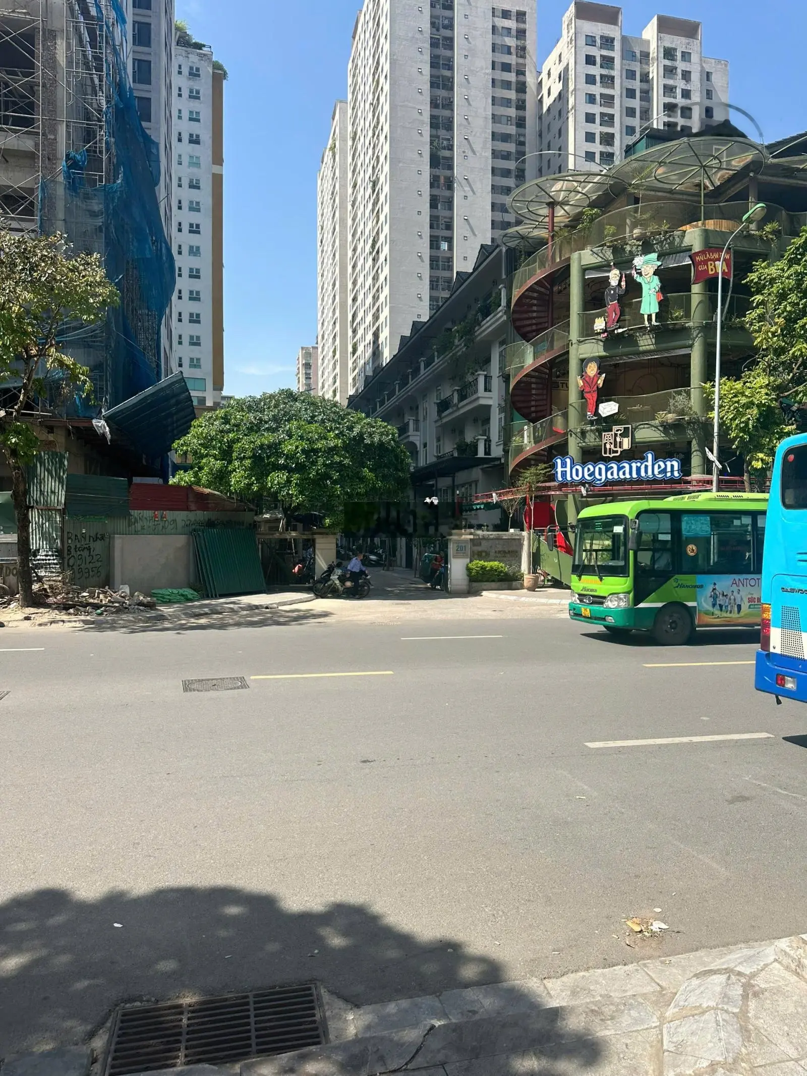 Cần bán nhà liền kề HDI Nguyễn Tuân xây 4tầng 1tum. Diện tích 98m2 mặt tiền 7,5m LH. E 0843 613 ***