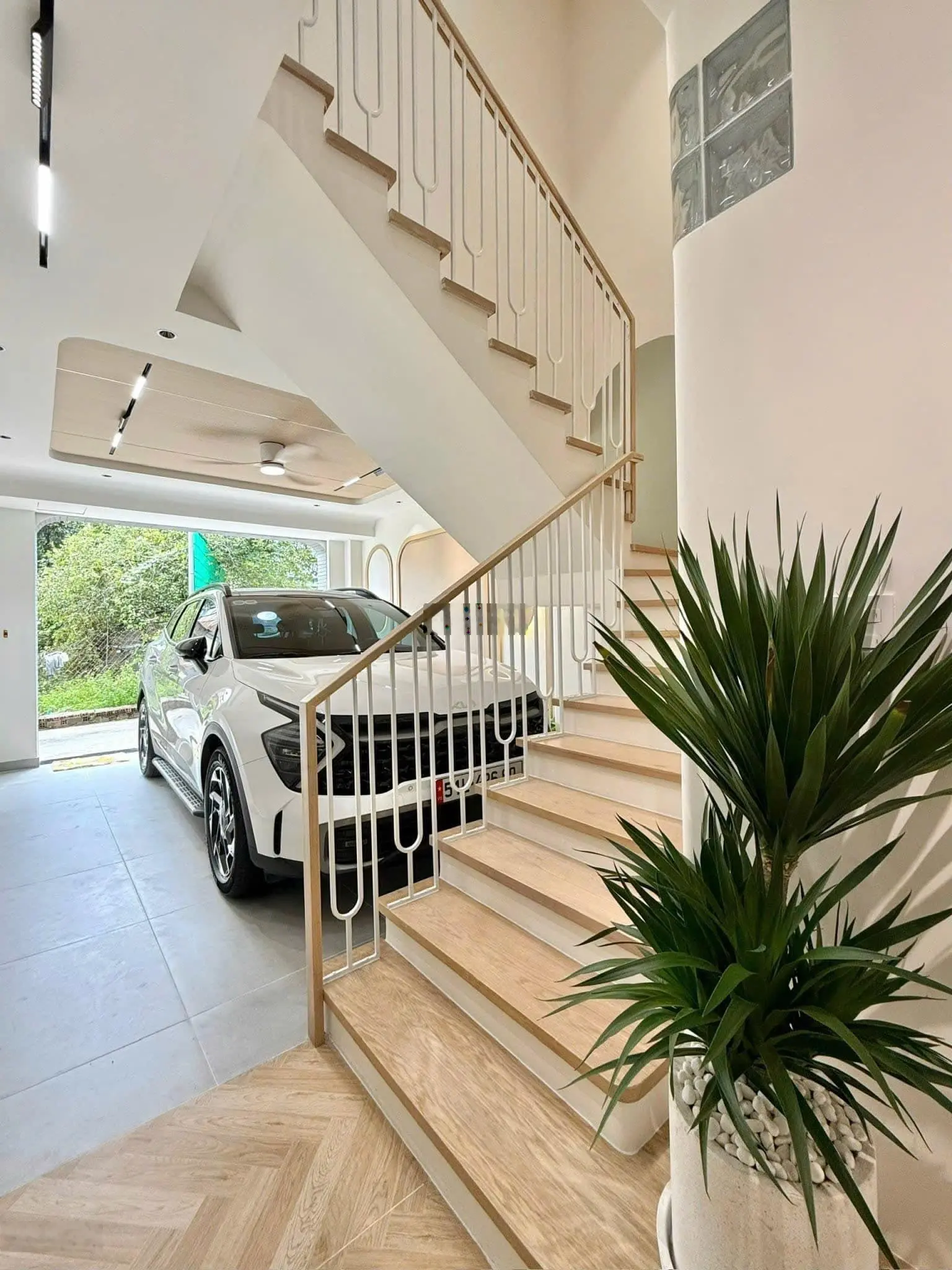 Nhà thiết kế hiện đại Bùi Đình Tuý P24 Q.Bình Thạnh DT 52m2 giá 2tỷ750tr, đang cho thuê 12tr/tháng
