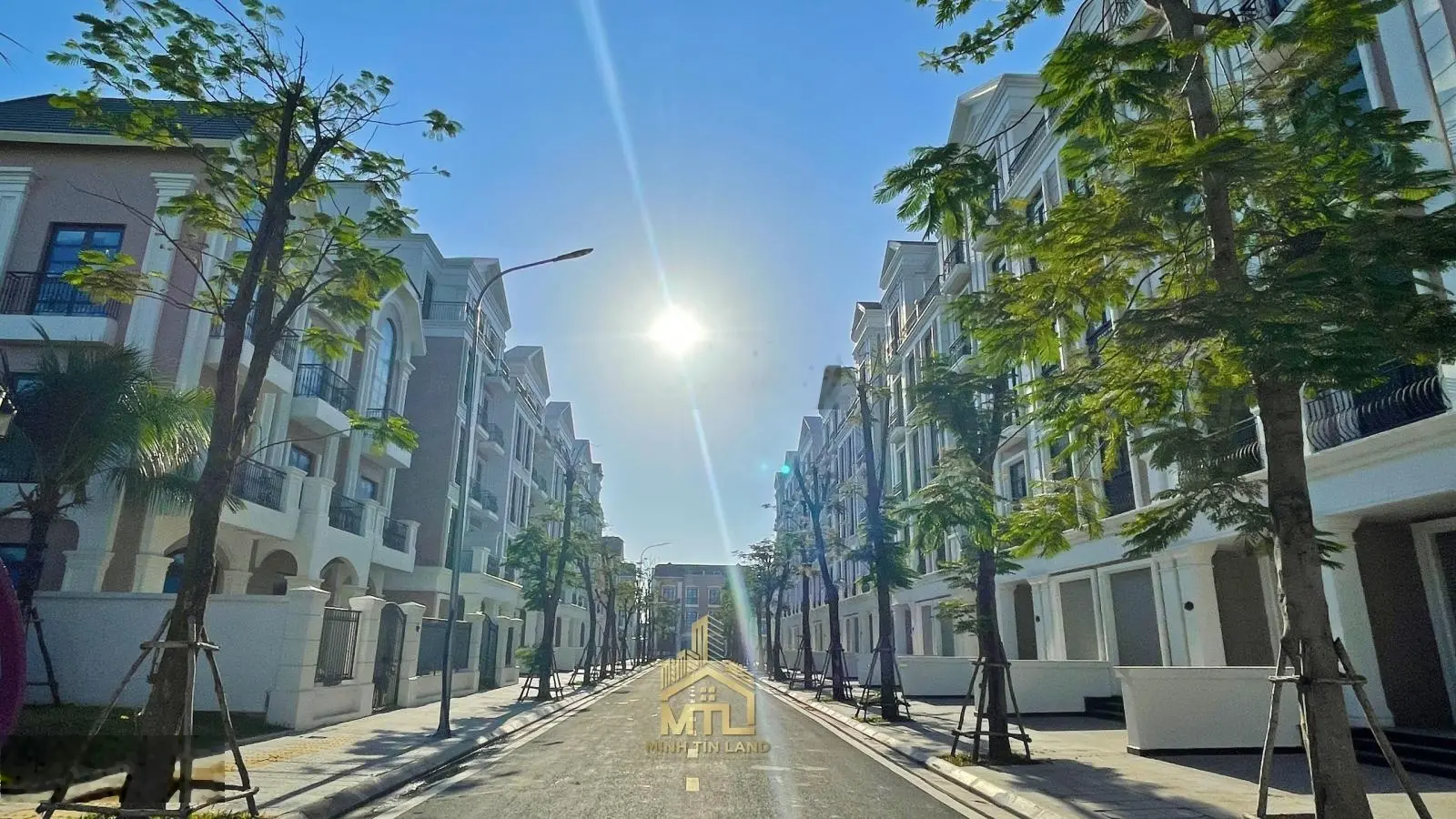 Bán nhà phố 120m2 đối diện công viên tại Vinhomes Grand Park giá chỉ 17 tỷ. LH 0828 030 *** Thiện