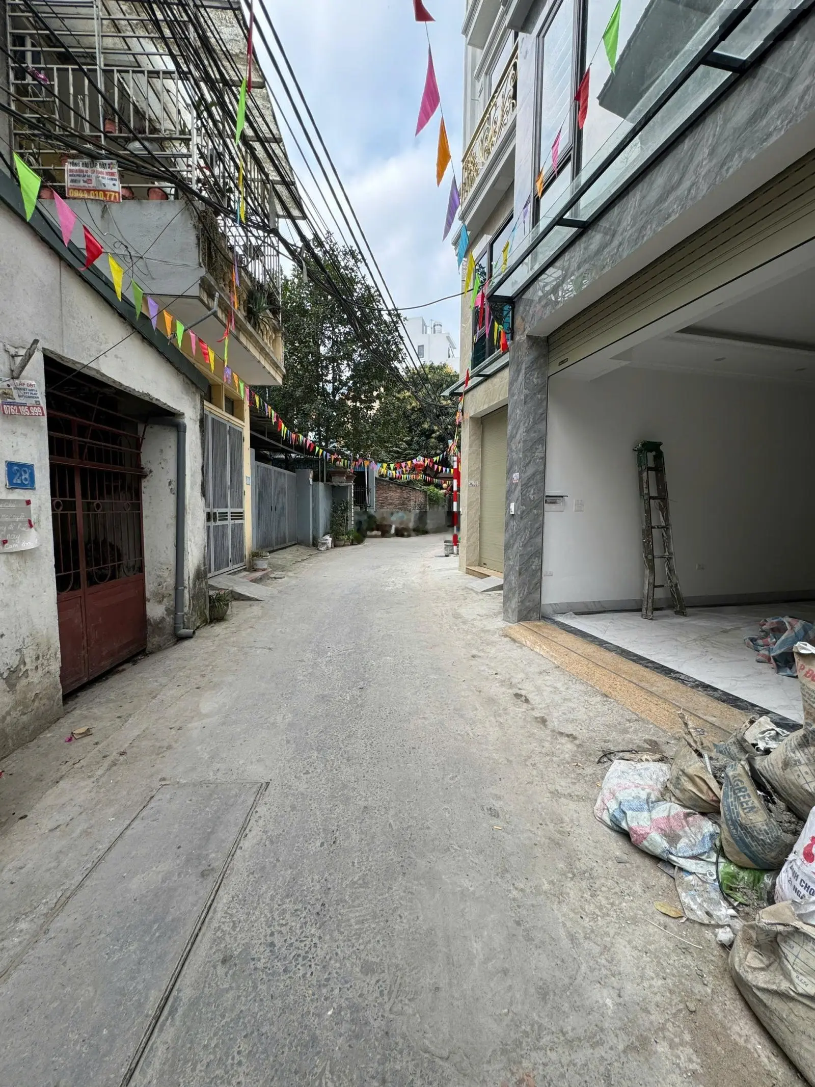 Nhà thạch bàn 45m 6 tầng thang máy gara ô tô ngõ thông 8tỷ8