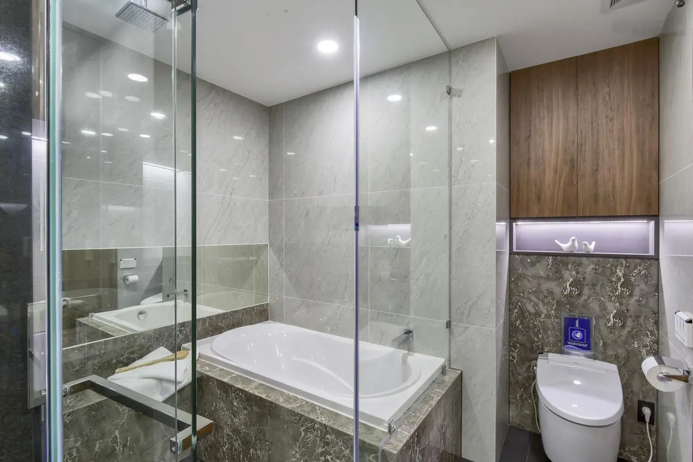 Nhận giữ chỗ căn hộ Landmark Tower, vị trí vip nhất Đà Nẵng, cạnh công viên APEC, quỹ căn CDT
