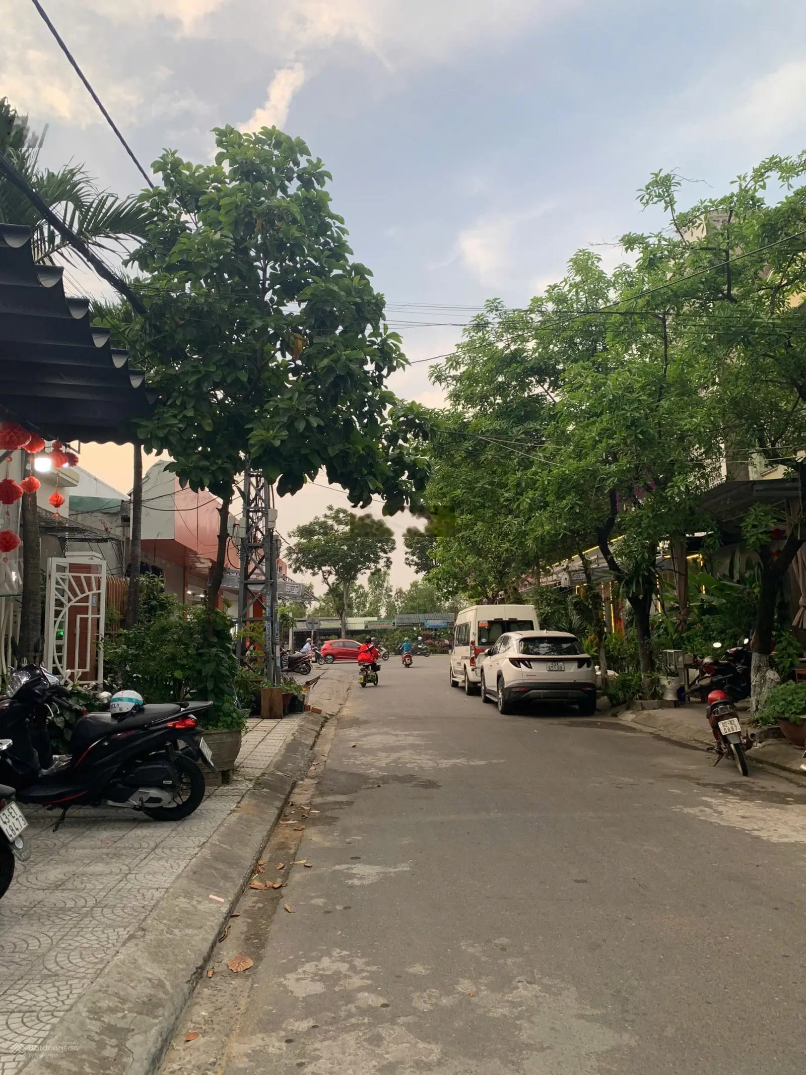 Bán dãy trọ mặt tiền đường Bùi Xương Trạch, gần Lê Đại Hành. DT: 128m2. Giá: 5 tỷ 1 tl