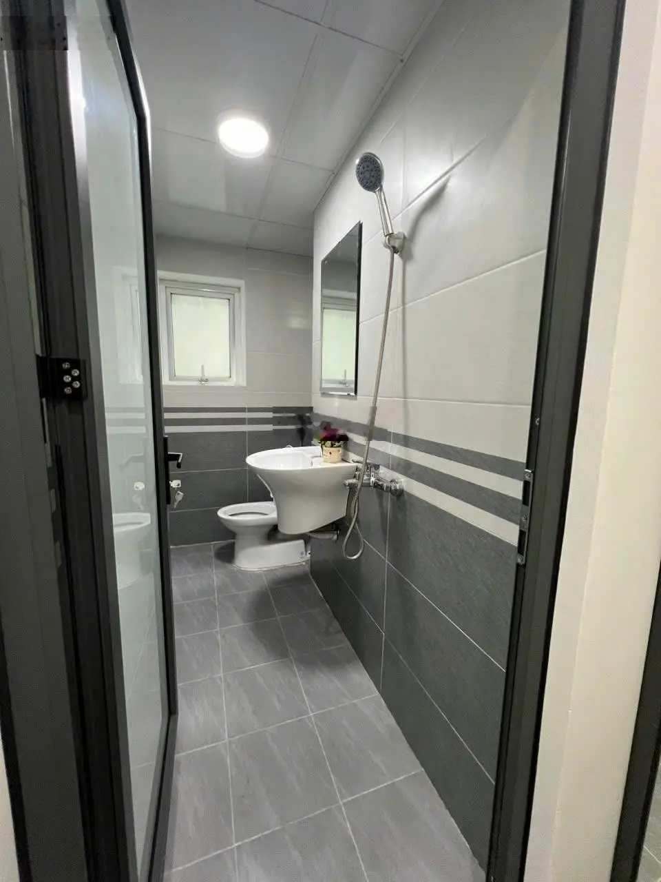 Bán căn căn góc 3 ngủ tầng trung, để lại full nội thất, có slot oto. LH xem nhà: 0343 191 ***