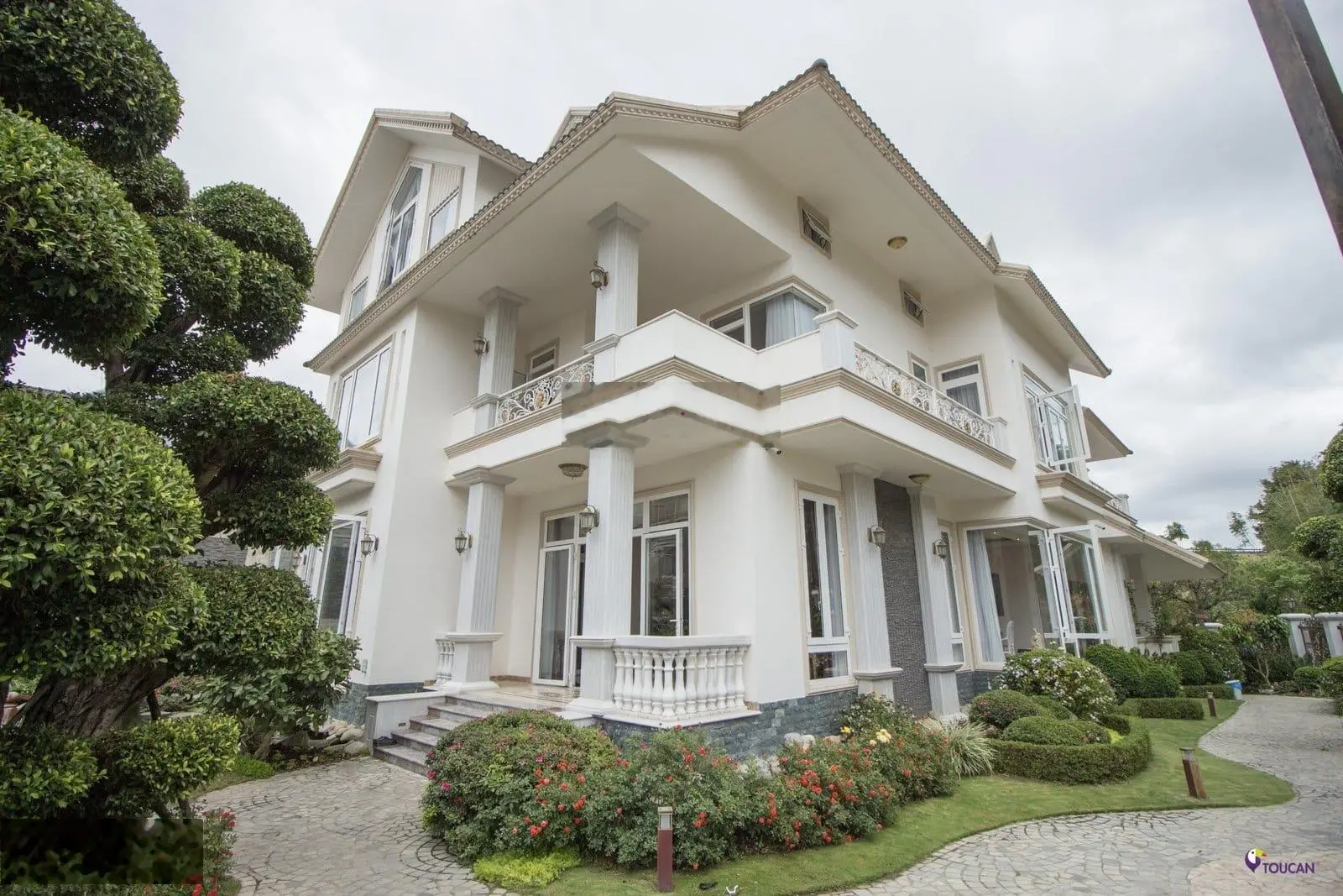 Bán Villa Mặt tiền Sổ riêng Đinh Tiên Hoàng, Phường 2 cung đường ngay sân Golf Đồi Cù
