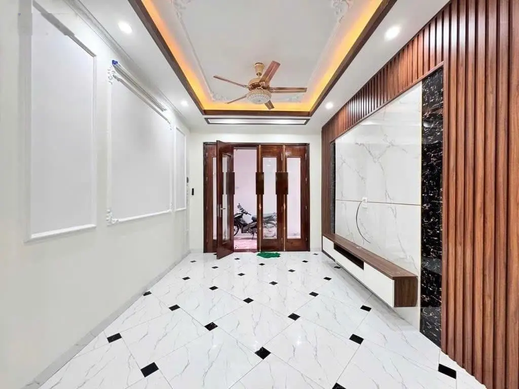 Bán nhà 5 tàng Cổ Nhuế - Bắc Từ Liêm nội thất đẹp ở luôn, 6.15 tỷ, 0973 022 ***