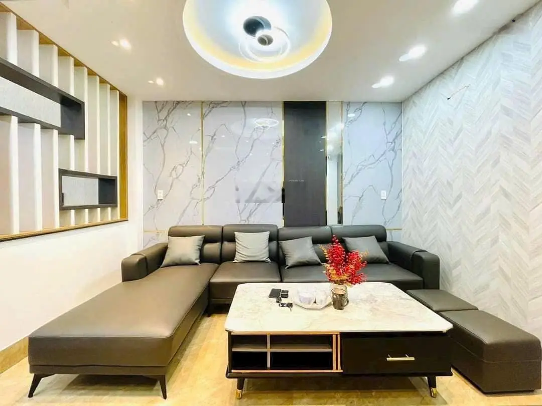 Bán nhà 60m2 đường Số 13 gần hồ bơi Vân Đồn, Q4 giá 3 tỷ 180. Xây 1 trệt 4 lầu - có 5 phòng ngủ