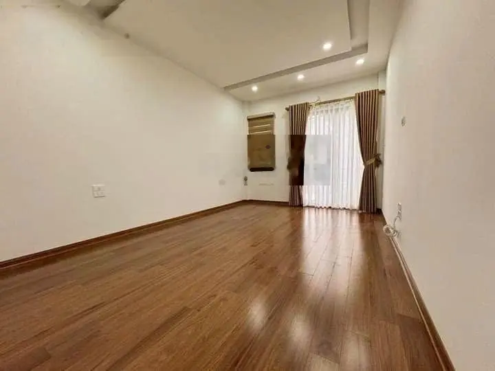 Bán nhà ngõ 206 cổ linh,đối diện aeon long biên dt36mx5t giá 5,5 tỷ(ô tô 4 chỗ đỗ)