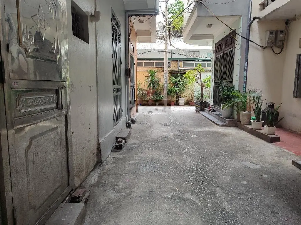 Bán nhà Chùa Láng, Đống Đa - mặt ngõ - kinh doanh - dòng tiền ổn định - DT 32m2 4 tầng giá 8.4 tỷ
