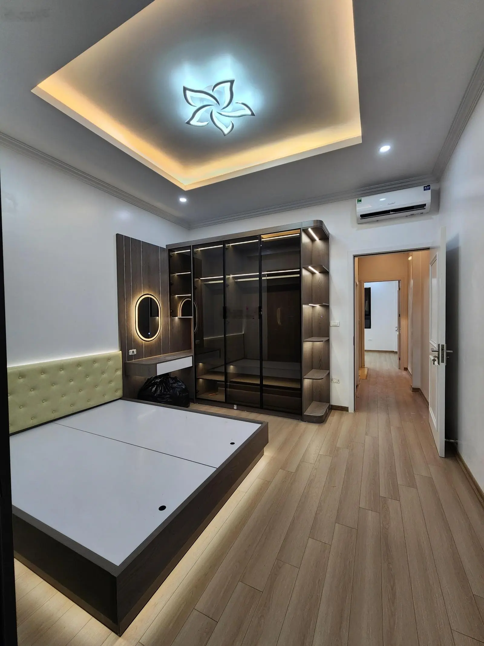 Đống Đa, Trung Liệt 40/50m2, 5 tầng, 4m mặt tiền, phân lô, thang máy, ô tô -Lh Giang 0979388189