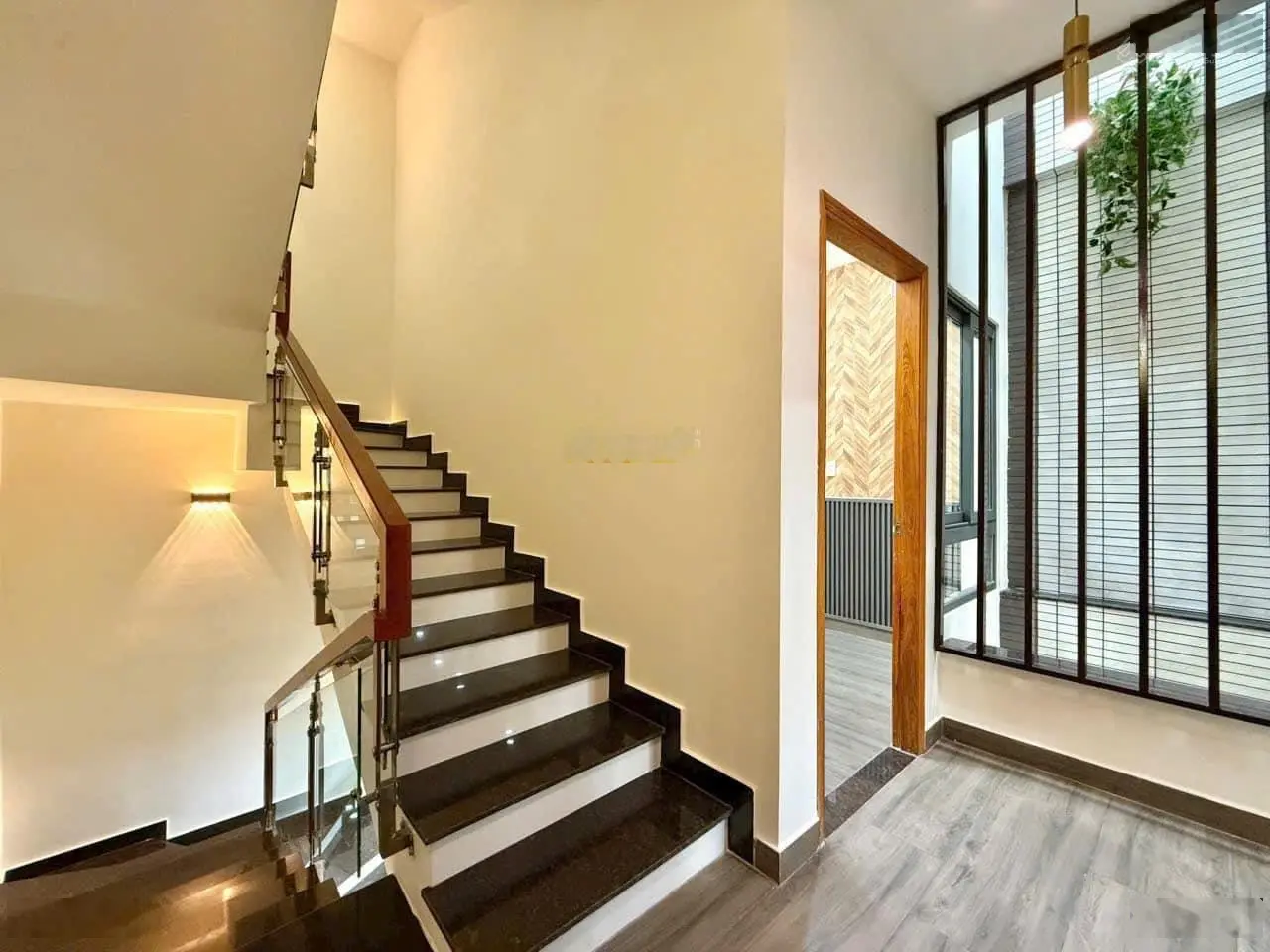 Hàng hiếm căn duy nhất Nguyễn Văn Công P3 HXH 4 tầng 4pn 3wc full nội thất