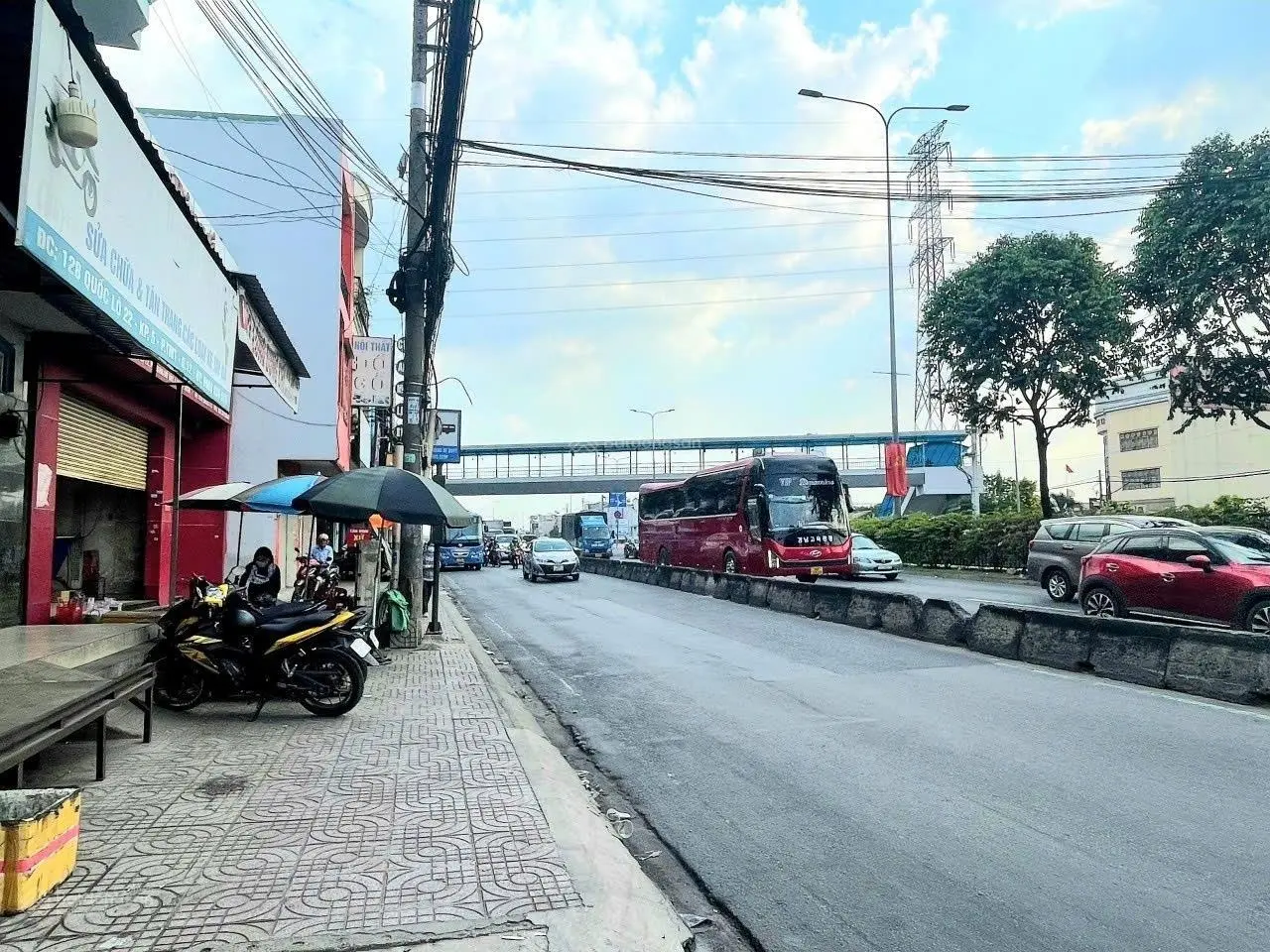 Mặt tiền đường Quốc Lộ 22 sát BX An Sương vỉa hè 5m kinh doanh đỉnh chưa tới 100tr/m2, thuê 20tr/th