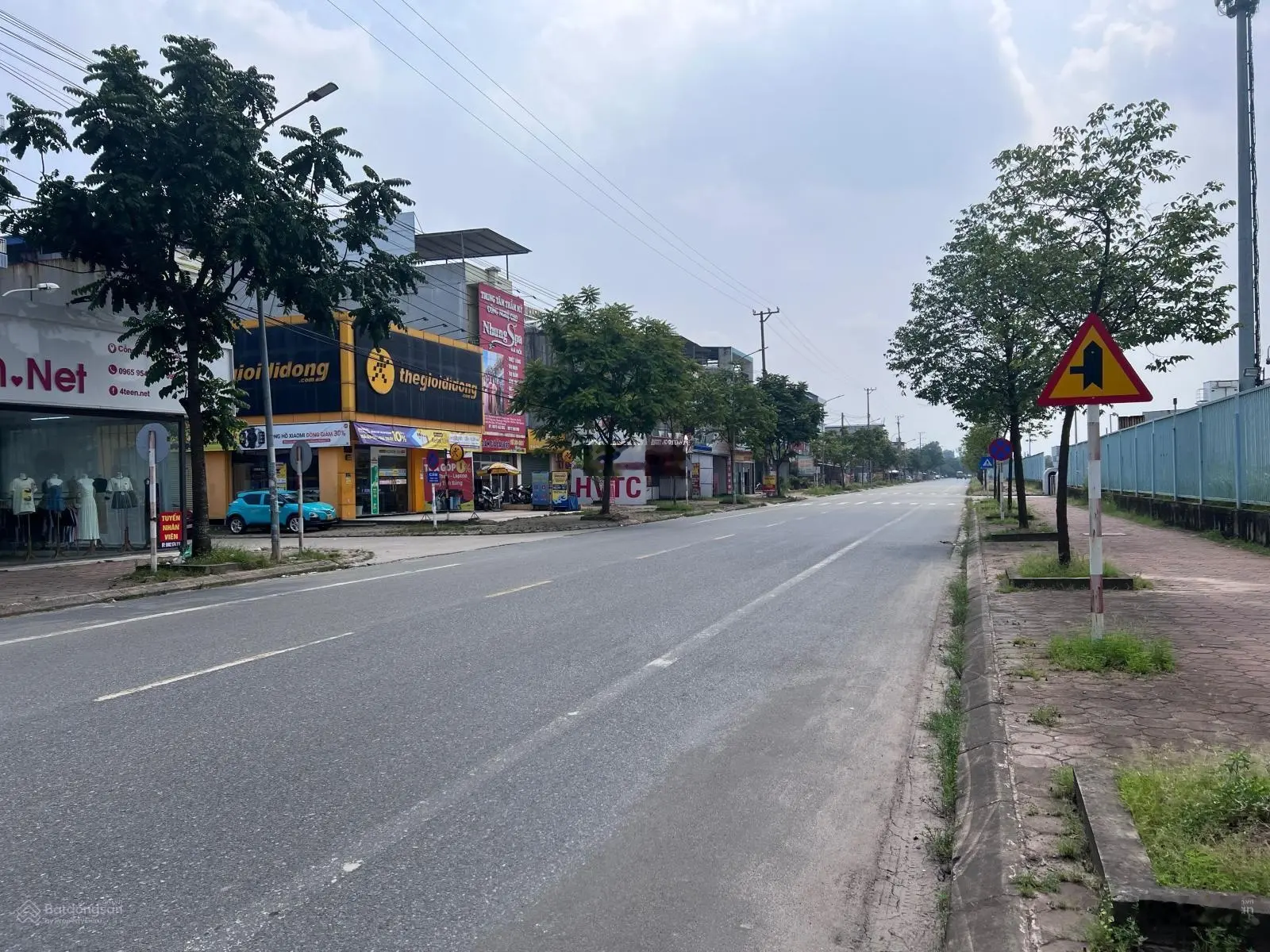 Chính chủ bán gấp 102m2 làn 1 chợ Sam Sung Phổ Yên, kinh doanh được mặt trước và sau giá rẻ cắt lỗ